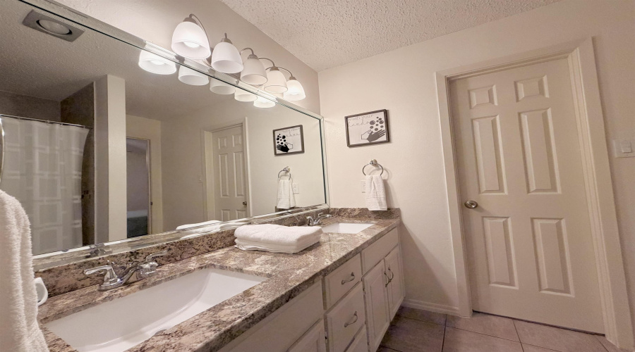 200 Martingale Ln, Laredo, Texas 78045, 3 Bedrooms Bedrooms, 6 Rooms Rooms,3 BathroomsBathrooms,Residential,For Rent,200 Martingale Ln,20255110