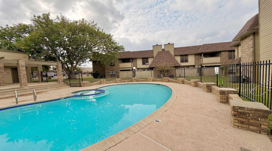 200 Martingale Ln, Laredo, Texas 78045, 3 Bedrooms Bedrooms, 6 Rooms Rooms,3 BathroomsBathrooms,Residential,For Rent,200 Martingale Ln,20255110