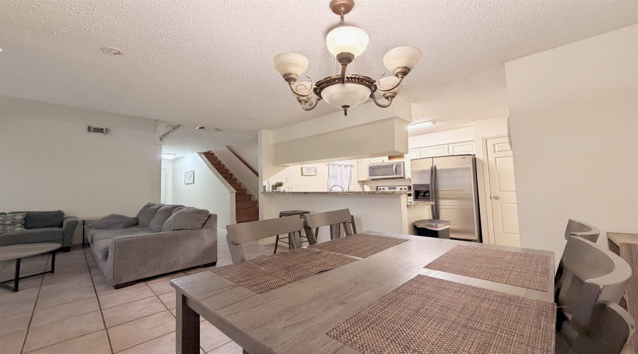 200 Martingale Ln, Laredo, Texas 78045, 3 Bedrooms Bedrooms, 6 Rooms Rooms,3 BathroomsBathrooms,Residential,For Rent,200 Martingale Ln,20255110