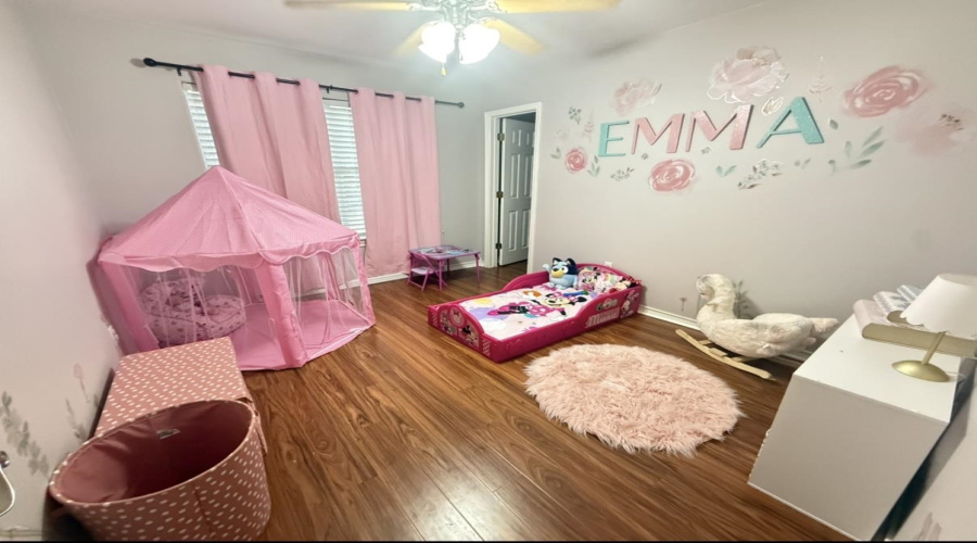 2820 Centenario Dr, Laredo, Texas 78045, 5 Bedrooms Bedrooms, 8 Rooms Rooms,2 BathroomsBathrooms,Residential,For Sale,2820 Centenario Dr,20255111