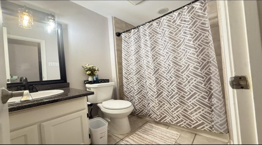 2820 Centenario Dr, Laredo, Texas 78045, 5 Bedrooms Bedrooms, 8 Rooms Rooms,2 BathroomsBathrooms,Residential,For Sale,2820 Centenario Dr,20255111