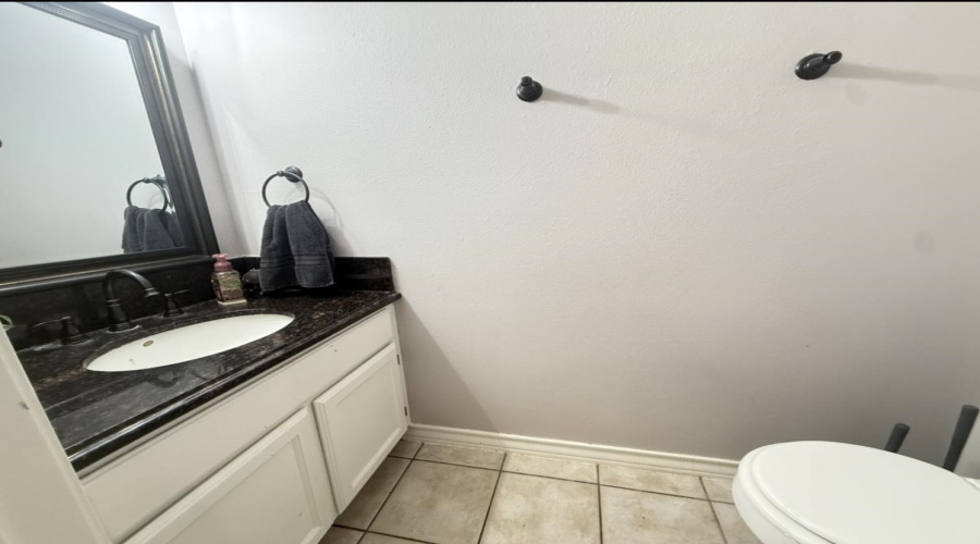 2820 Centenario Dr, Laredo, Texas 78045, 5 Bedrooms Bedrooms, 8 Rooms Rooms,2 BathroomsBathrooms,Residential,For Sale,2820 Centenario Dr,20255111