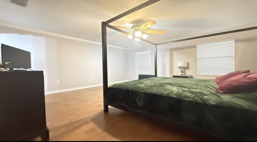 2820 Centenario Dr, Laredo, Texas 78045, 5 Bedrooms Bedrooms, 8 Rooms Rooms,2 BathroomsBathrooms,Residential,For Sale,2820 Centenario Dr,20255111