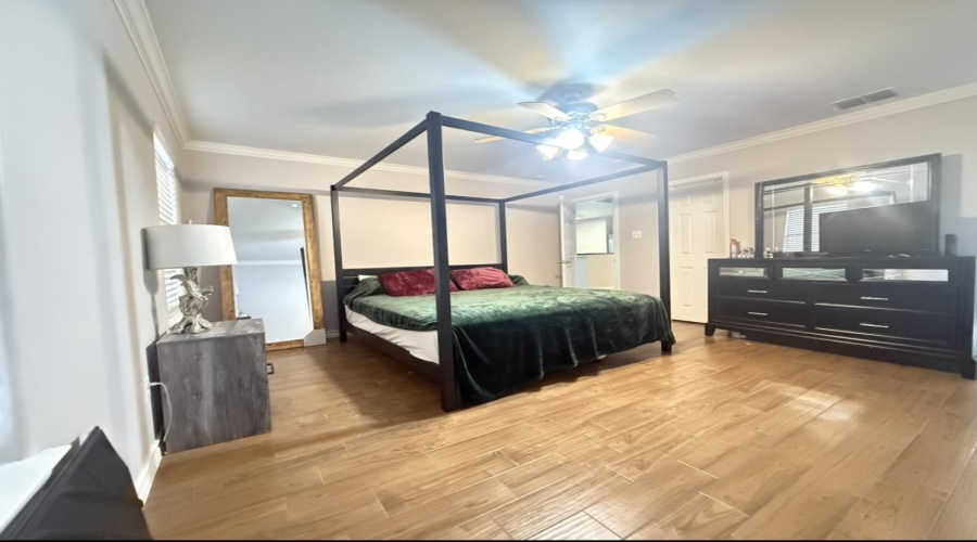 2820 Centenario Dr, Laredo, Texas 78045, 5 Bedrooms Bedrooms, 8 Rooms Rooms,2 BathroomsBathrooms,Residential,For Sale,2820 Centenario Dr,20255111