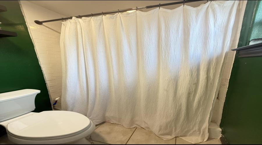 2820 Centenario Dr, Laredo, Texas 78045, 5 Bedrooms Bedrooms, 8 Rooms Rooms,2 BathroomsBathrooms,Residential,For Sale,2820 Centenario Dr,20255111