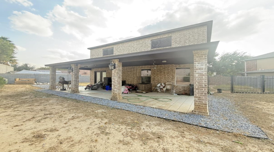 2820 Centenario Dr, Laredo, Texas 78045, 5 Bedrooms Bedrooms, 8 Rooms Rooms,2 BathroomsBathrooms,Residential,For Sale,2820 Centenario Dr,20255111