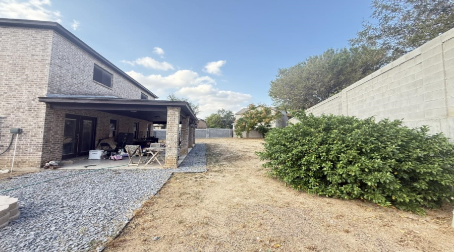 2820 Centenario Dr, Laredo, Texas 78045, 5 Bedrooms Bedrooms, 8 Rooms Rooms,2 BathroomsBathrooms,Residential,For Sale,2820 Centenario Dr,20255111