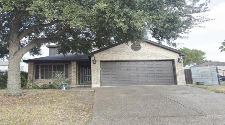 2820 Centenario Dr, Laredo, Texas 78045, 5 Bedrooms Bedrooms, 8 Rooms Rooms,2 BathroomsBathrooms,Residential,For Sale,2820 Centenario Dr,20255111