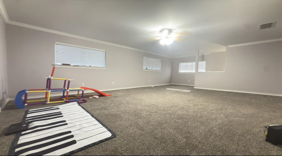 2820 Centenario Dr, Laredo, Texas 78045, 5 Bedrooms Bedrooms, 8 Rooms Rooms,2 BathroomsBathrooms,Residential,For Sale,2820 Centenario Dr,20255111