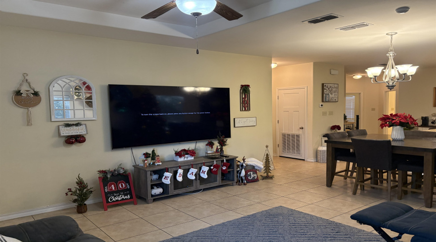 4401 Wild Flower Ave, Laredo, Texas 78045, 3 Bedrooms Bedrooms, 4 Rooms Rooms,2 BathroomsBathrooms,Residential,For Sale,4401 Wild Flower Ave,20255113