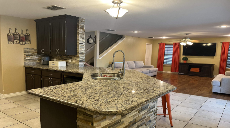 10604 Patron Lp, Laredo, Texas 78045-6525, 3 Bedrooms Bedrooms, 7 Rooms Rooms,2 BathroomsBathrooms,Residential,For Sale,10604 Patron Lp,20255119