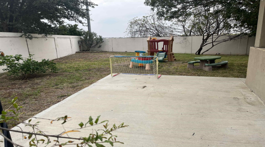 10604 Patron Lp, Laredo, Texas 78045-6525, 3 Bedrooms Bedrooms, 7 Rooms Rooms,2 BathroomsBathrooms,Residential,For Sale,10604 Patron Lp,20255119