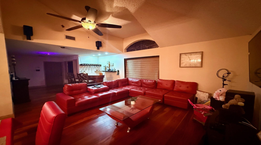 1420 Longhorn Dr, Laredo, Texas 78045, 4 Bedrooms Bedrooms, 6 Rooms Rooms,3 BathroomsBathrooms,Residential,For Sale,1420 Longhorn Dr,20255125