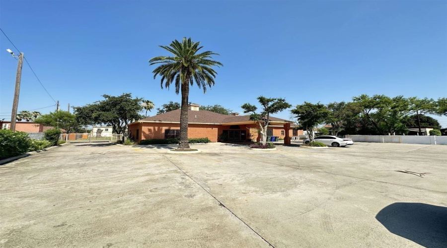 1501 Chihuahua St, Laredo, Texas 78040, 1 Room Rooms,2 BathroomsBathrooms,Commercial retail/office,For Rent,1501 Chihuahua St,20255129