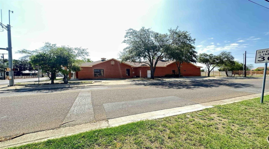 1501 Chihuahua St, Laredo, Texas 78040, 1 Room Rooms,2 BathroomsBathrooms,Commercial retail/office,For Rent,1501 Chihuahua St,20255130