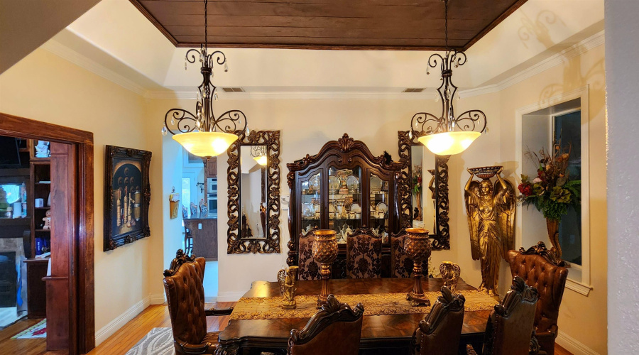 1219 Market St, Laredo, Texas 78040-8843, 5 Bedrooms Bedrooms, 9 Rooms Rooms,3 BathroomsBathrooms,Residential,For Sale,1219 Market St,20255134