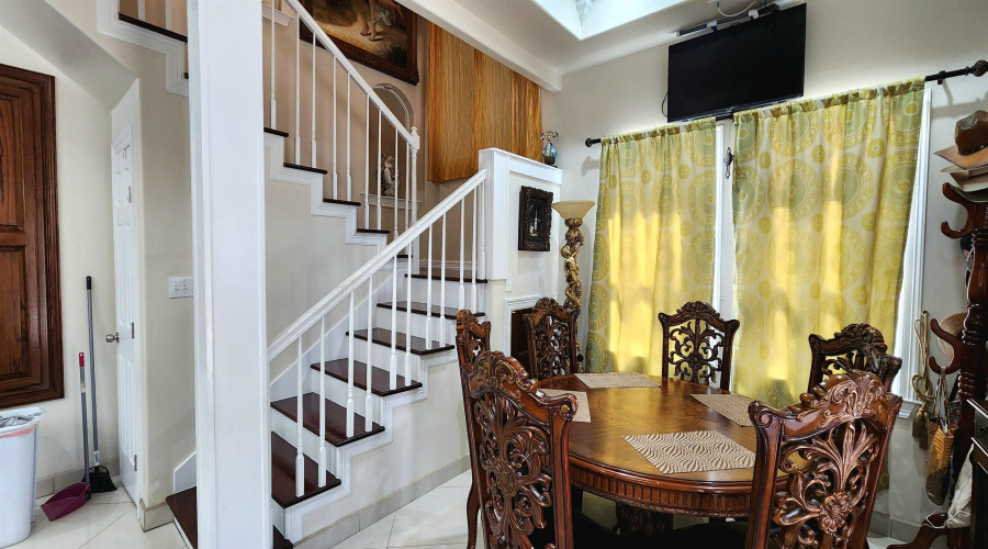 1219 Market St, Laredo, Texas 78040-8843, 5 Bedrooms Bedrooms, 9 Rooms Rooms,3 BathroomsBathrooms,Residential,For Sale,1219 Market St,20255134