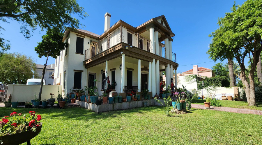 1219 Market St, Laredo, Texas 78040-8843, 5 Bedrooms Bedrooms, 9 Rooms Rooms,3 BathroomsBathrooms,Residential,For Sale,1219 Market St,20255134