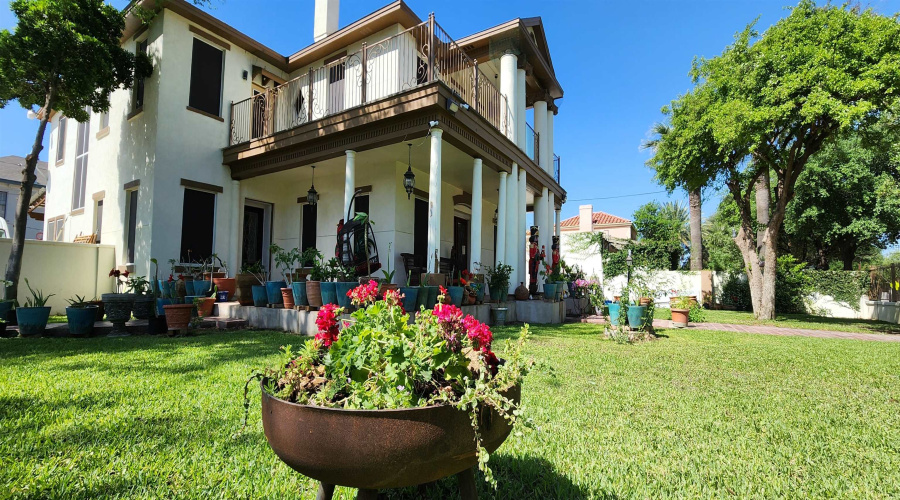 1219 Market St, Laredo, Texas 78040-8843, 5 Bedrooms Bedrooms, 9 Rooms Rooms,3 BathroomsBathrooms,Residential,For Sale,1219 Market St,20255134