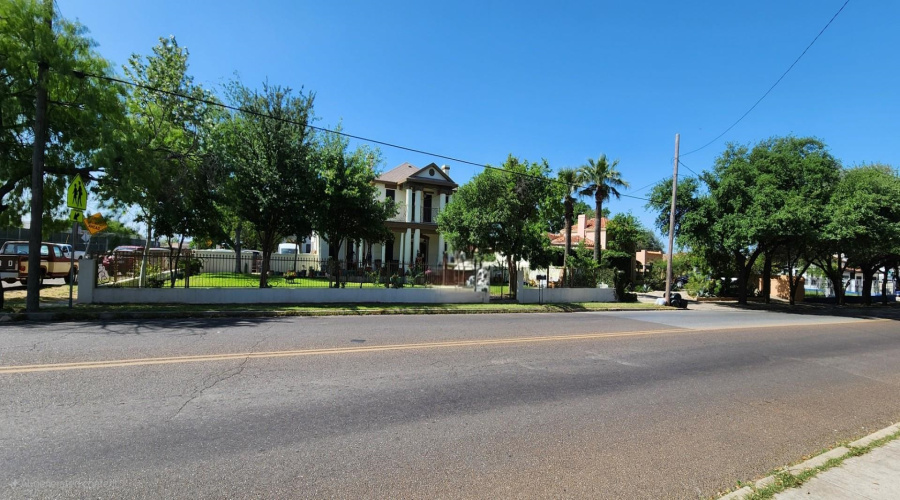 1219 Market St, Laredo, Texas 78040-8843, 5 Bedrooms Bedrooms, 9 Rooms Rooms,3 BathroomsBathrooms,Residential,For Sale,1219 Market St,20255134