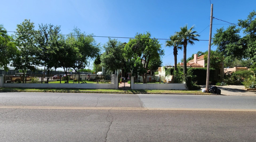 1219 Market St, Laredo, Texas 78040-8843, 5 Bedrooms Bedrooms, 9 Rooms Rooms,3 BathroomsBathrooms,Residential,For Sale,1219 Market St,20255134