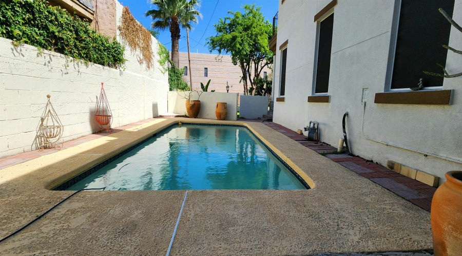 1219 Market St, Laredo, Texas 78040-8843, 5 Bedrooms Bedrooms, 9 Rooms Rooms,3 BathroomsBathrooms,Residential,For Sale,1219 Market St,20255134