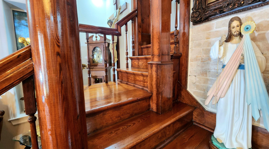 1219 Market St, Laredo, Texas 78040-8843, 5 Bedrooms Bedrooms, 9 Rooms Rooms,3 BathroomsBathrooms,Residential,For Sale,1219 Market St,20255134