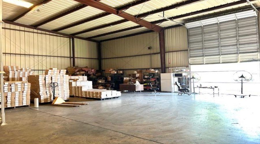 8519 Las Cruces Dr, LAREDO, Texas 78045, 1 Bedroom Bedrooms, 11 Rooms Rooms,2 BathroomsBathrooms,Commercial/industrial,For Rent,8519 Las Cruces Dr,20255135