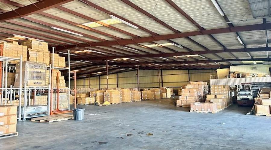 8519 Las Cruces Dr, LAREDO, Texas 78045, 1 Bedroom Bedrooms, 11 Rooms Rooms,2 BathroomsBathrooms,Commercial/industrial,For Rent,8519 Las Cruces Dr,20255135