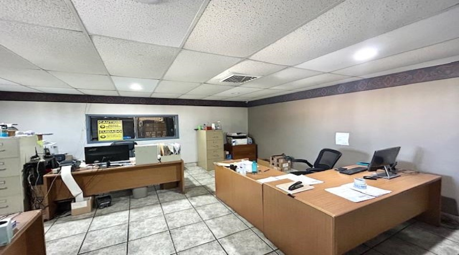 8519 Las Cruces Dr, LAREDO, Texas 78045, 1 Bedroom Bedrooms, 11 Rooms Rooms,2 BathroomsBathrooms,Commercial/industrial,For Rent,8519 Las Cruces Dr,20255135