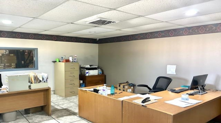 8519 Las Cruces Dr, LAREDO, Texas 78045, 1 Bedroom Bedrooms, 11 Rooms Rooms,2 BathroomsBathrooms,Commercial/industrial,For Rent,8519 Las Cruces Dr,20255135