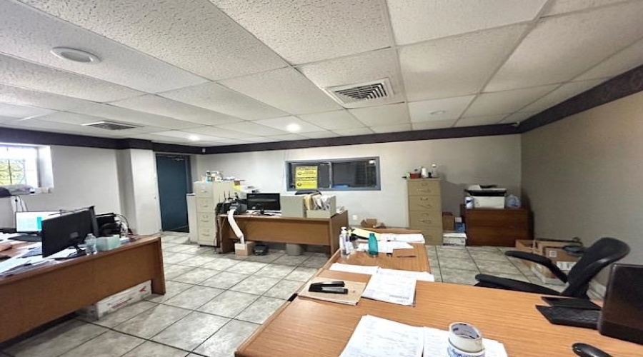 8519 Las Cruces Dr, LAREDO, Texas 78045, 1 Bedroom Bedrooms, 11 Rooms Rooms,2 BathroomsBathrooms,Commercial/industrial,For Rent,8519 Las Cruces Dr,20255135