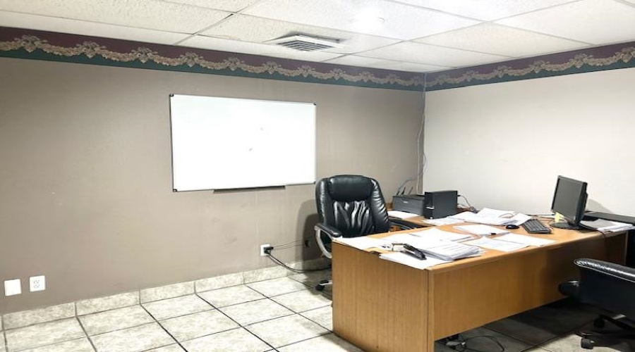 8519 Las Cruces Dr, LAREDO, Texas 78045, 1 Bedroom Bedrooms, 11 Rooms Rooms,2 BathroomsBathrooms,Commercial/industrial,For Rent,8519 Las Cruces Dr,20255135