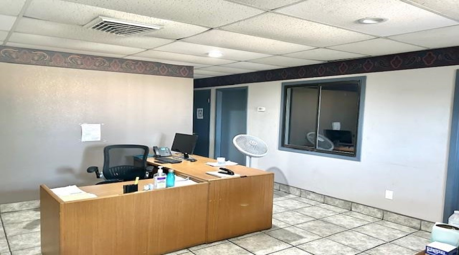 8519 Las Cruces Dr, LAREDO, Texas 78045, 1 Bedroom Bedrooms, 11 Rooms Rooms,2 BathroomsBathrooms,Commercial/industrial,For Rent,8519 Las Cruces Dr,20255135