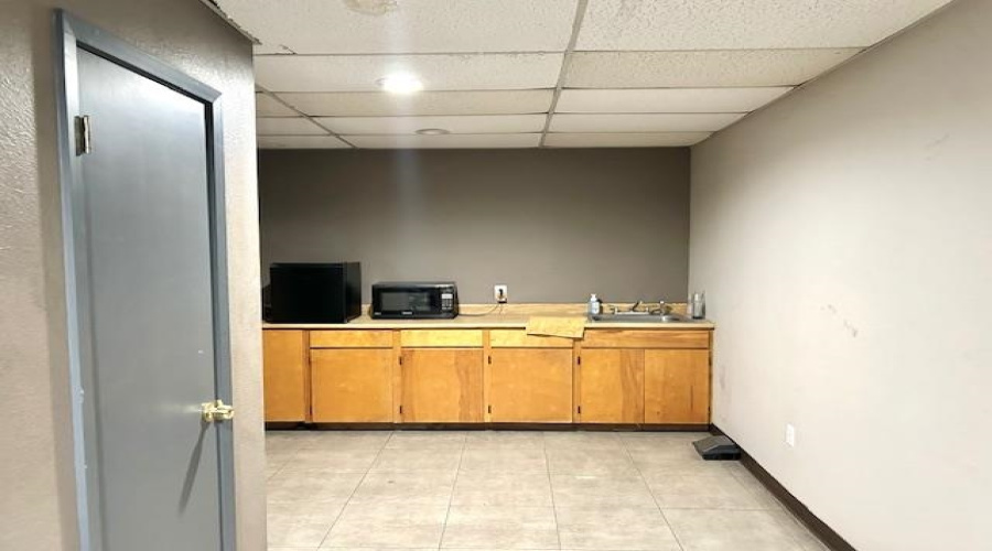 8519 Las Cruces Dr, LAREDO, Texas 78045, 1 Bedroom Bedrooms, 11 Rooms Rooms,2 BathroomsBathrooms,Commercial/industrial,For Rent,8519 Las Cruces Dr,20255135