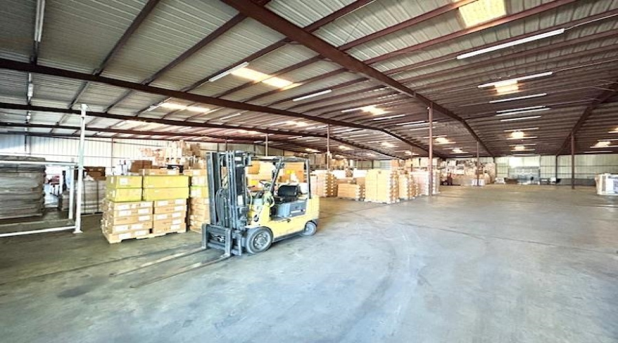 8519 Las Cruces Dr, LAREDO, Texas 78045, 1 Bedroom Bedrooms, 11 Rooms Rooms,2 BathroomsBathrooms,Commercial/industrial,For Rent,8519 Las Cruces Dr,20255135