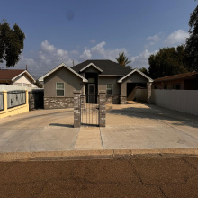 1506 Jackson St, Zapata, Texas 78076-0000, 2 Bedrooms Bedrooms, 5 Rooms Rooms,2 BathroomsBathrooms,Residential,For Sale,1506 Jackson St,20255140