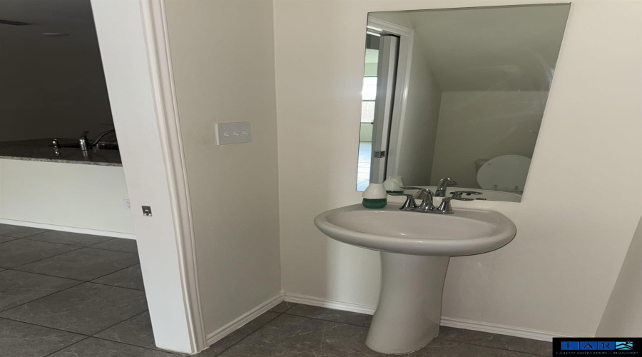 1828 Port Louisiana Dr, Laredo, Texas 78046, 3 Bedrooms Bedrooms, 5 Rooms Rooms,2 BathroomsBathrooms,Residential,For Sale,1828 Port Louisiana Dr,20255145