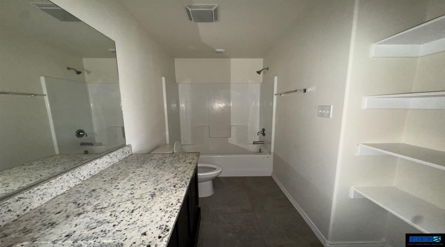 1828 Port Louisiana Dr, Laredo, Texas 78046, 3 Bedrooms Bedrooms, 5 Rooms Rooms,2 BathroomsBathrooms,Residential,For Sale,1828 Port Louisiana Dr,20255145