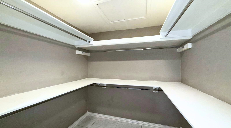 1305 Kimberly Dr, LAREDO, Texas 78045, 4 Bedrooms Bedrooms, 7 Rooms Rooms,4 BathroomsBathrooms,Residential,For Sale,1305 Kimberly Dr,20255148