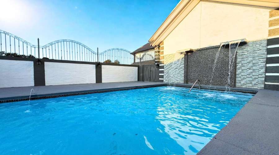 1305 Kimberly Dr, LAREDO, Texas 78045, 4 Bedrooms Bedrooms, 7 Rooms Rooms,4 BathroomsBathrooms,Residential,For Sale,1305 Kimberly Dr,20255148