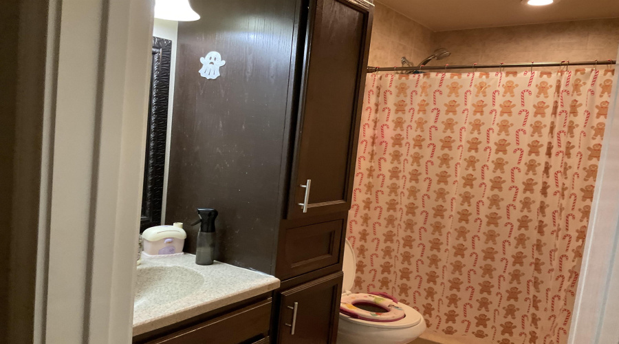 719 Oleander St, Laredo, Texas 78046, 4 Bedrooms Bedrooms, 7 Rooms Rooms,2 BathroomsBathrooms,Residential,For Sale,719 Oleander St,20255151