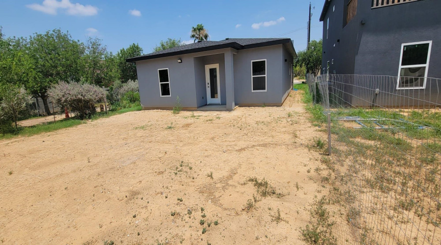 3511 Pine St, Laredo, Texas 78046, 3 Bedrooms Bedrooms, 5 Rooms Rooms,2 BathroomsBathrooms,Residential,For Sale,3511 Pine St,20255152