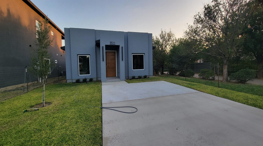 3511 Pine St, Laredo, Texas 78046, 3 Bedrooms Bedrooms, 5 Rooms Rooms,2 BathroomsBathrooms,Residential,For Sale,3511 Pine St,20255152