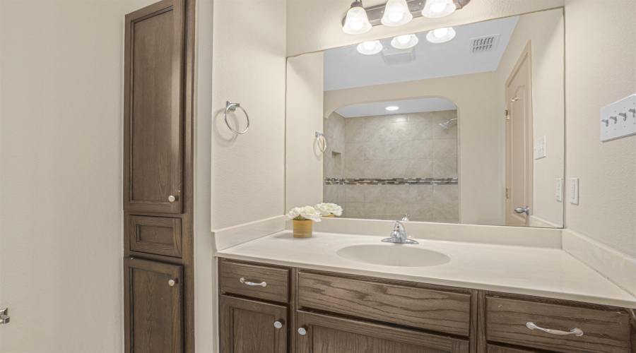 3615 Gregorio Lerma Dr, Laredo, Texas 78046-4073, 3 Bedrooms Bedrooms, 5 Rooms Rooms,2 BathroomsBathrooms,Residential,For Sale,3615 Gregorio Lerma Dr,20255160