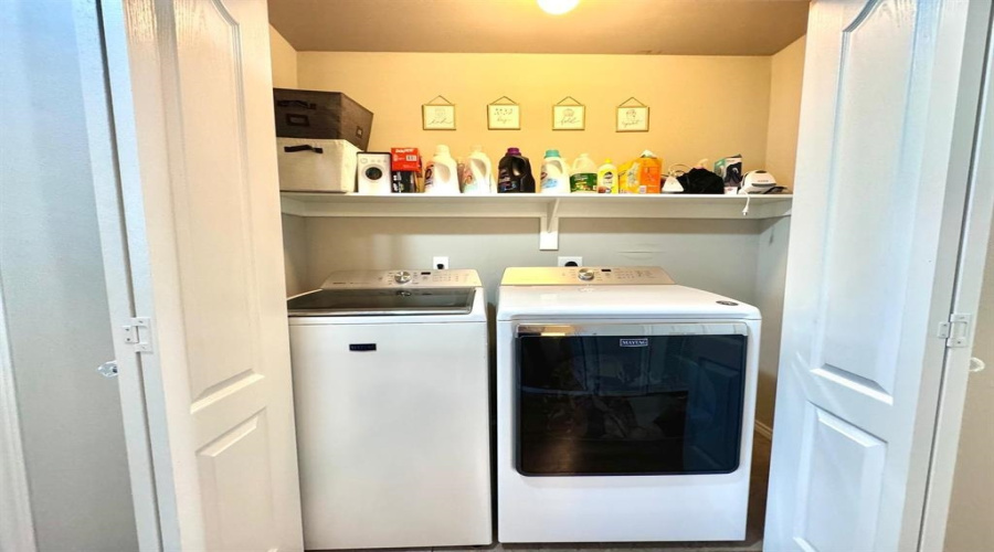 9802 Aziz St., Laredo, Texas 78045, 4 Bedrooms Bedrooms, 9 Rooms Rooms,3 BathroomsBathrooms,Residential,For Sale,9802 Aziz St.,20255162