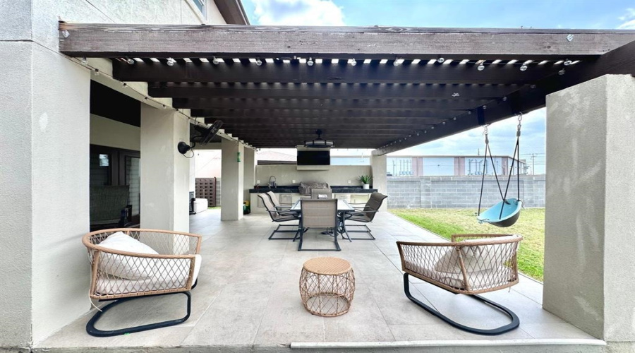 9802 Aziz St., Laredo, Texas 78045, 4 Bedrooms Bedrooms, 9 Rooms Rooms,3 BathroomsBathrooms,Residential,For Sale,9802 Aziz St.,20255162