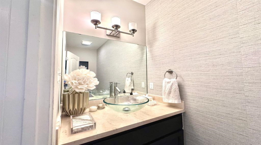 9802 Aziz St., Laredo, Texas 78045, 4 Bedrooms Bedrooms, 9 Rooms Rooms,3 BathroomsBathrooms,Residential,For Sale,9802 Aziz St.,20255162