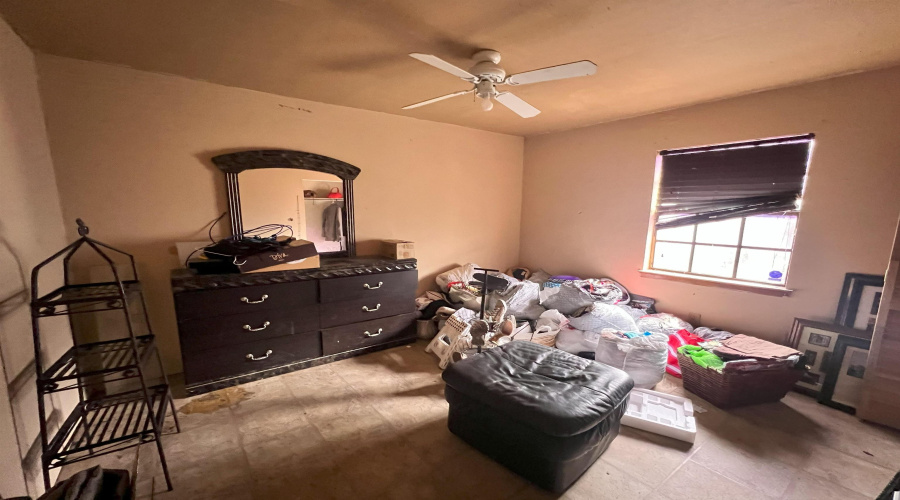 1010 Juarez Ave, Zapata, Texas 78076, 3 Bedrooms Bedrooms, 5 Rooms Rooms,1 BathroomBathrooms,Residential,For Sale,1010 Juarez Ave,20255164