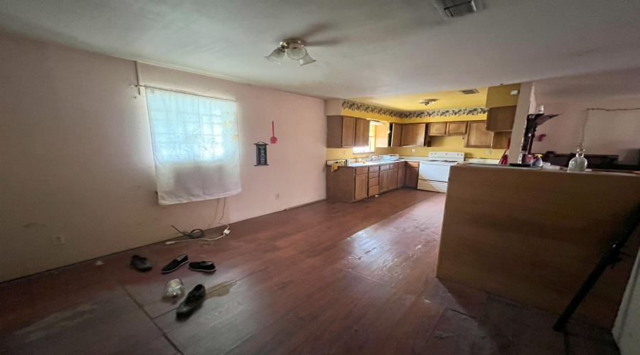 1010 Juarez Ave, Zapata, Texas 78076, 3 Bedrooms Bedrooms, 5 Rooms Rooms,1 BathroomBathrooms,Residential,For Sale,1010 Juarez Ave,20255164